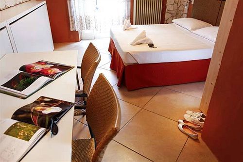Albergo Garni Orchidea ريفا ديل غاردا المظهر الخارجي الصورة