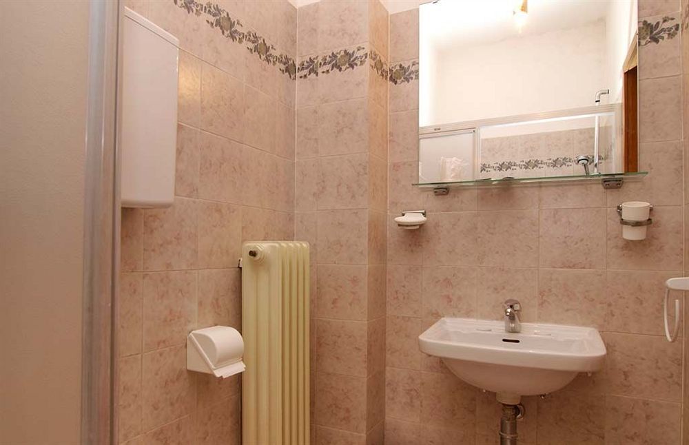 Albergo Garni Orchidea ريفا ديل غاردا المظهر الخارجي الصورة