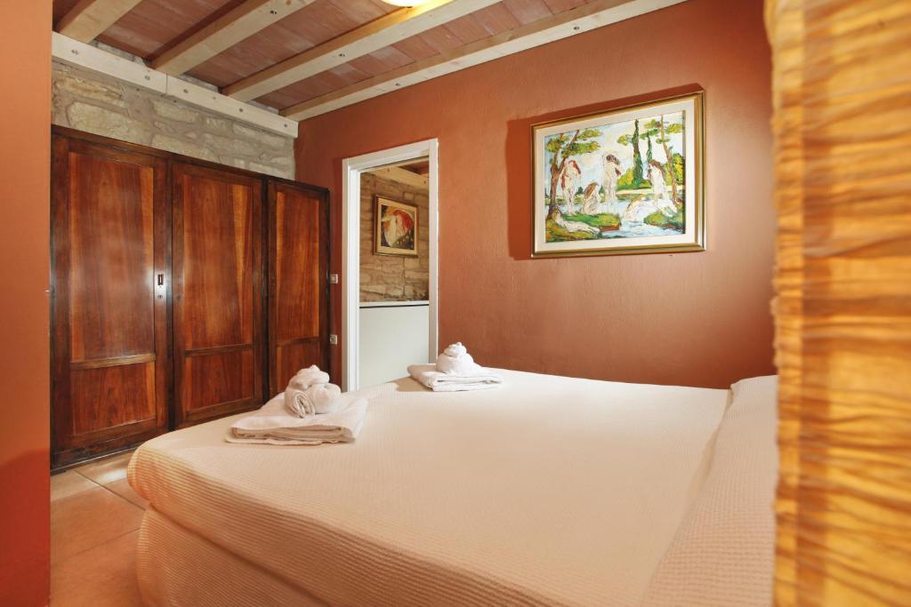 Albergo Garni Orchidea ريفا ديل غاردا الغرفة الصورة